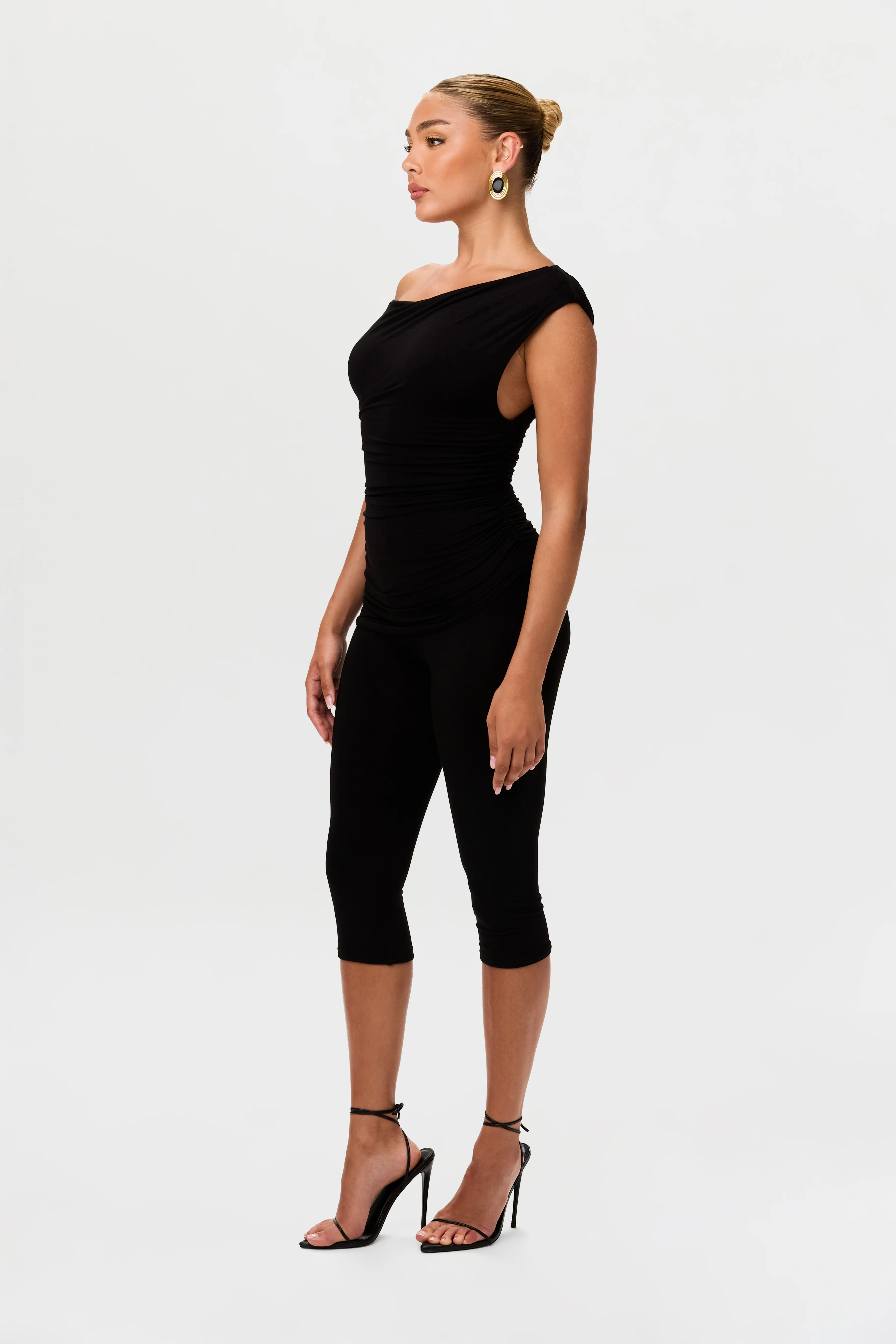 Smooth Sculpt Capri Legging - Image 6